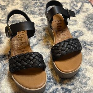 NWT Blowfish Malibu Black sandals 9